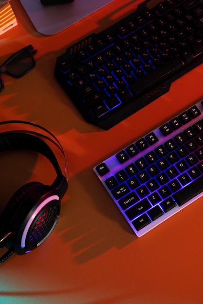 Free photo gradient illuminated neon gaming desk setup with keyboard