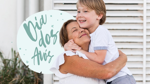 Foto gratuita nonna e nipote che celebrano il giorno dei nonni