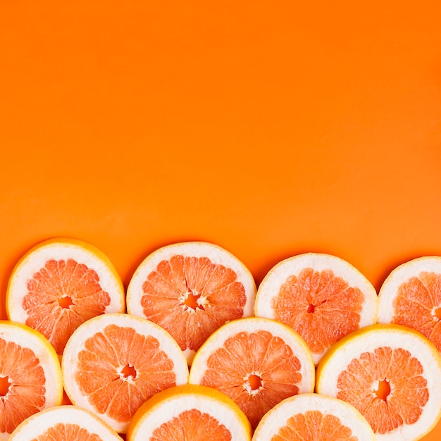 Free photo grapefruit background with copyspace