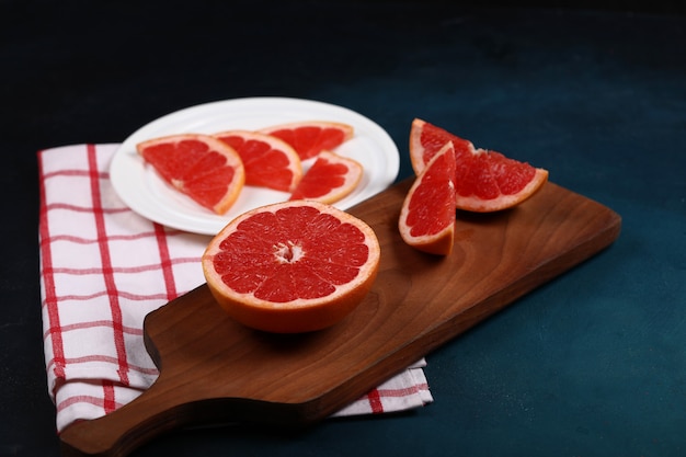 Free photo grapefruit sliced on the wooden board.