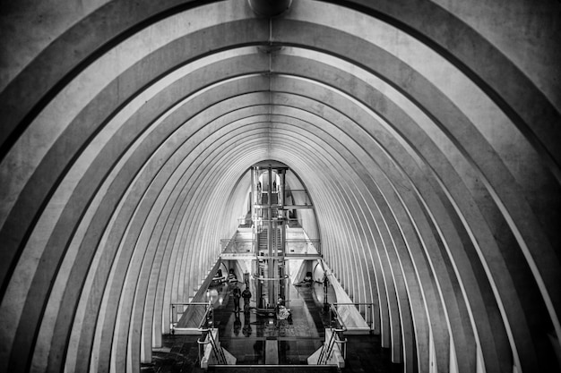 Gray scale shot of a dome shaped ceiling in a building