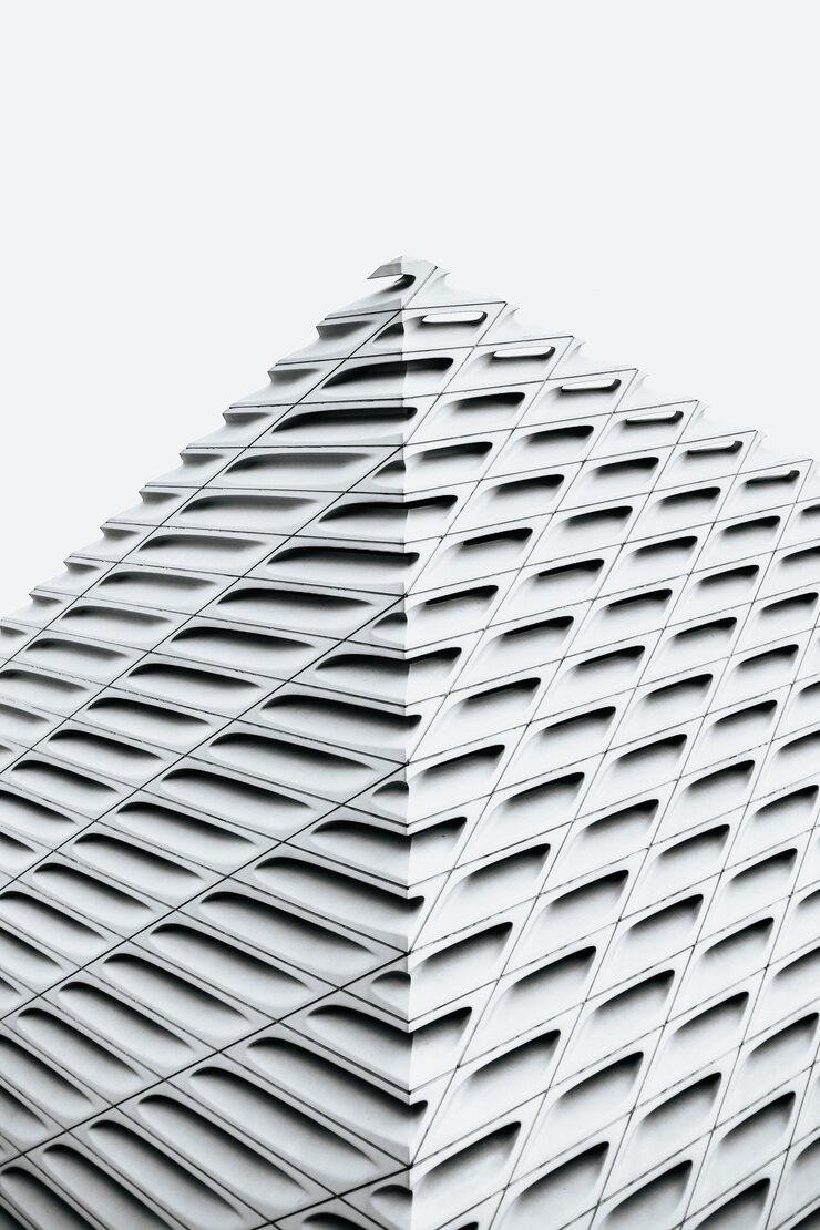 Free Photo grayscale shot of a modern concrete architecture