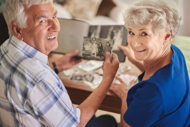 Foto gratuita grandi ricordi sono conservati nell'album