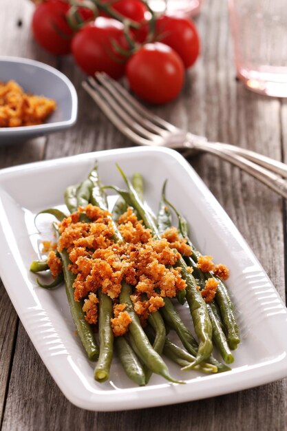 Green beans with breadcrumbs
