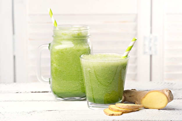 Green detox smoothie. Smoothie recipes for a fast weight loss