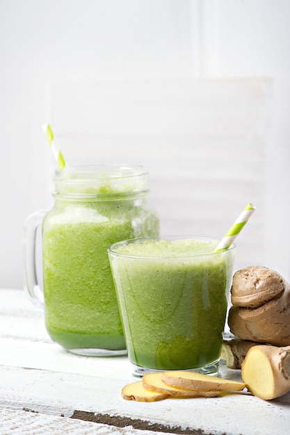 Green detox smoothie. Smoothie recipes for a fast weight loss