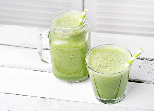 Green detox smoothie. Smoothie recipes for a fast weight loss