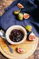 Free photo green fig with jam on rustic table