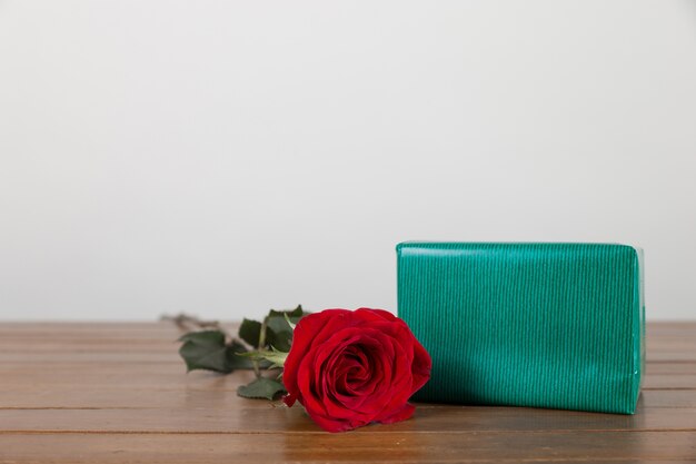 Green gift box and rose