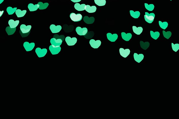 Зеленые сердечные фонари