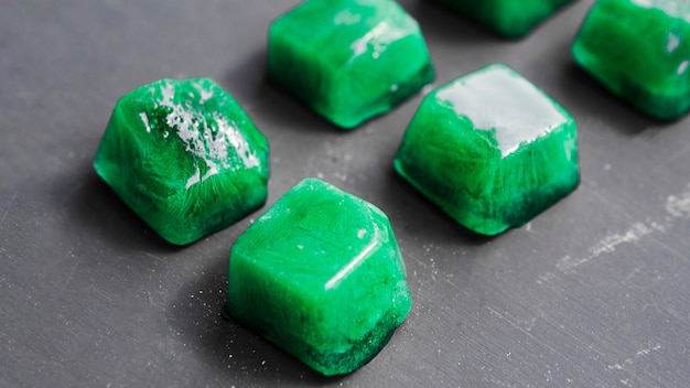 Free photo green ice cubes lined up in rows