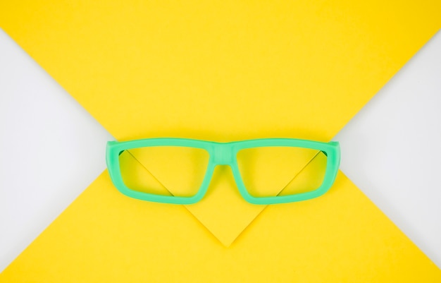 Free photo green kids eyeglasses on colorful background