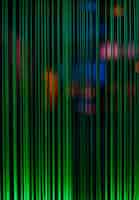Бесплатное фото Зеленые световые линии и цветные пятна от оптоволоконных проводов, идея компьютерной связи, выборочный фокус, размытие, темный фон, вертикальная рамка