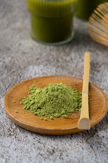 Foto gratuita tè matcha verde natura morta