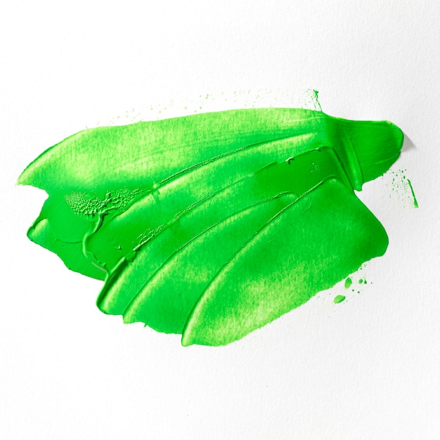 Эффект мазка зеленой краской