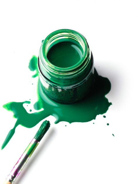 緑色の塗料