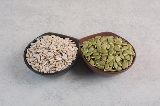 Free photo green pumpkin and sunflower seeds in a platter.