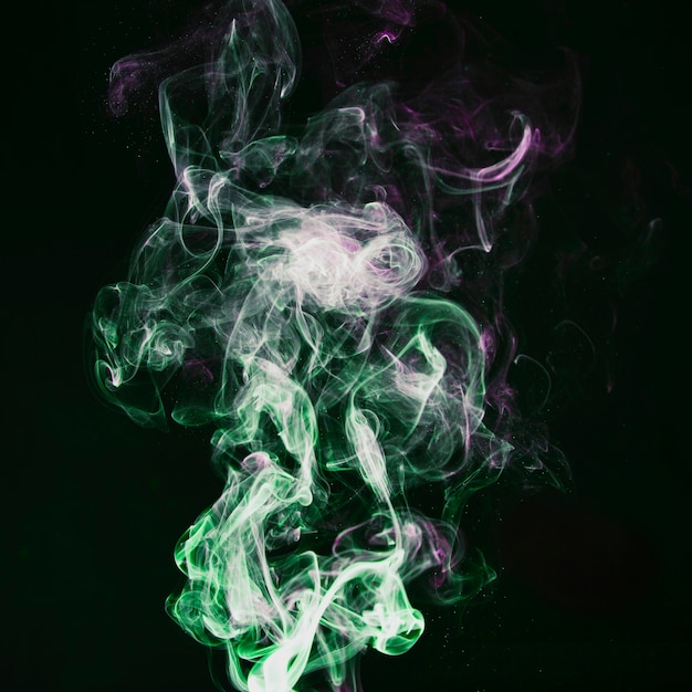 緑と紫の煙