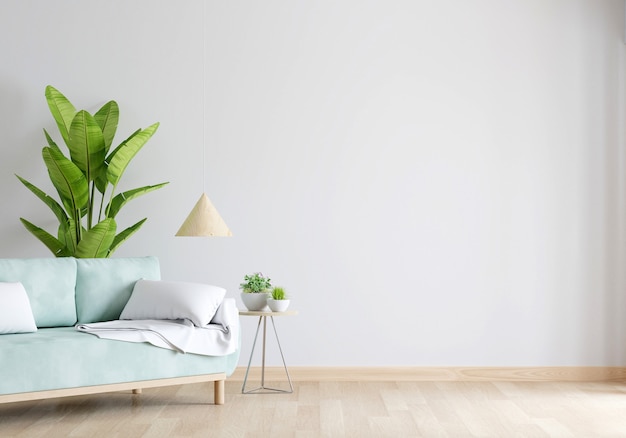 Зеленый диван в белой гостиной со свободным пространством