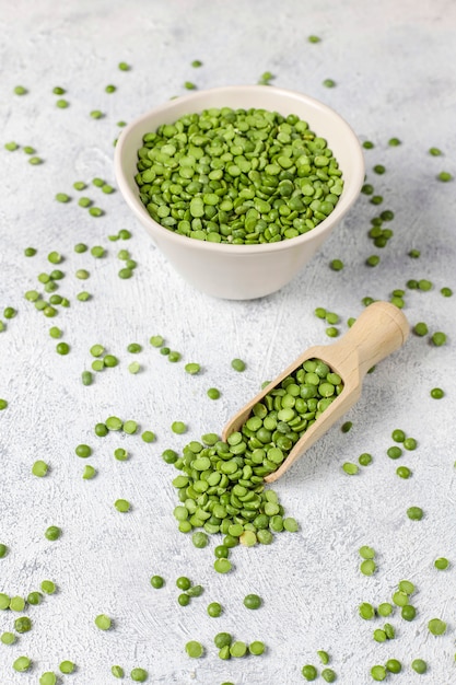 Free photo green split peas,top view