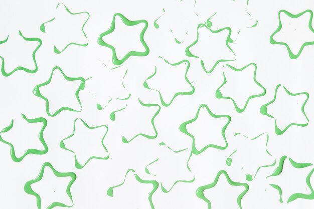 Зеленые звездообразные пятна