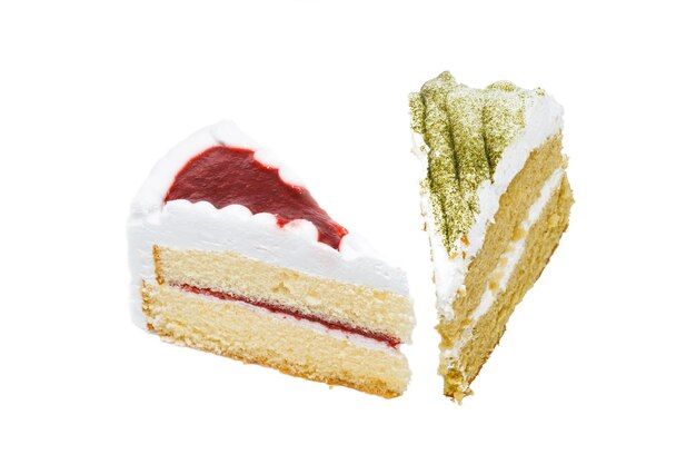 ストロベリーケーキと緑茶ケーキ。白色の背景