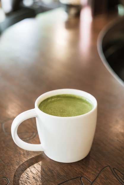 Free photo green tea latte