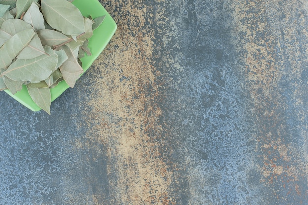 Free photo green tea leaves on green plate.