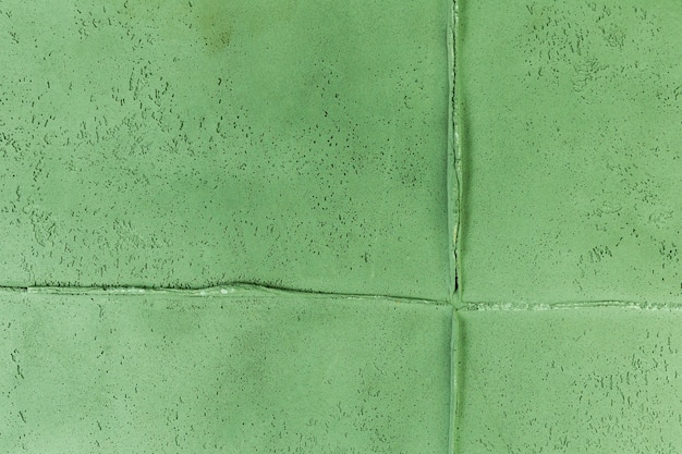 Green wall joint with rough texture