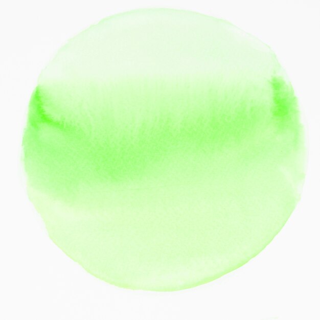 Зеленый акварельный круг на белом фоне