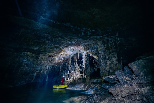 Free photo green yakak inside cave