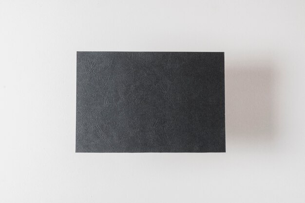 회색 카드 종이 흰색 배경에 고립