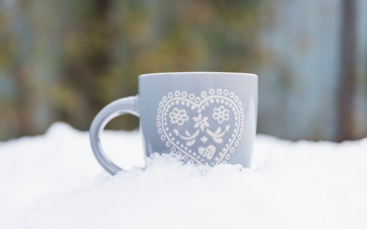 Free Photo grey cup on snow