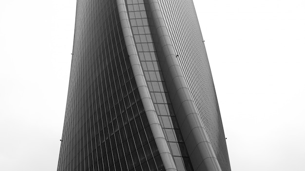 Free photo greyscale shot of a beautiful brutalist architectural structure