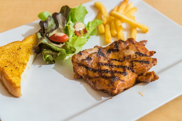 Free photo grill chicken steak