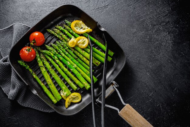 Grilled asparagus on grill pan