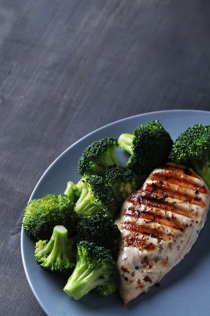 Grilled chicken breast with broccoli