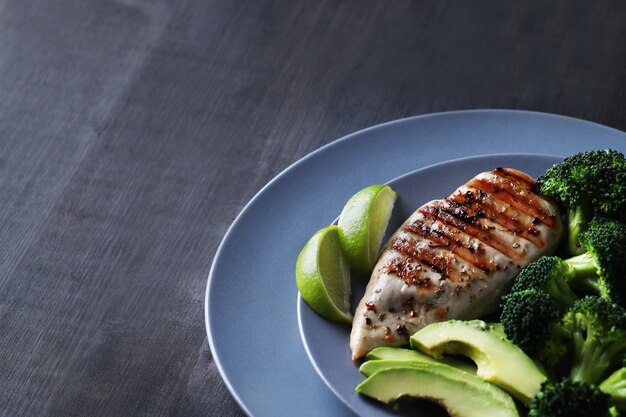 Grilled chicken breast with broccoli