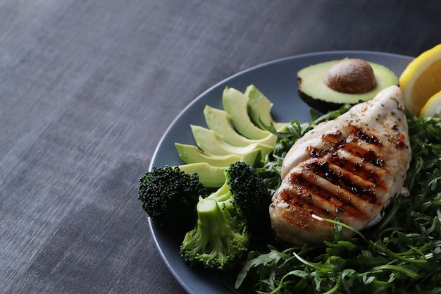 Grilled chicken breast with broccoli