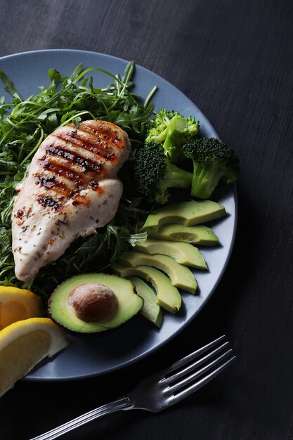 Grilled chicken breast with broccoli