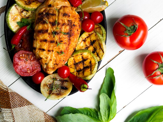 Grilled chicken breasts with vegetables
