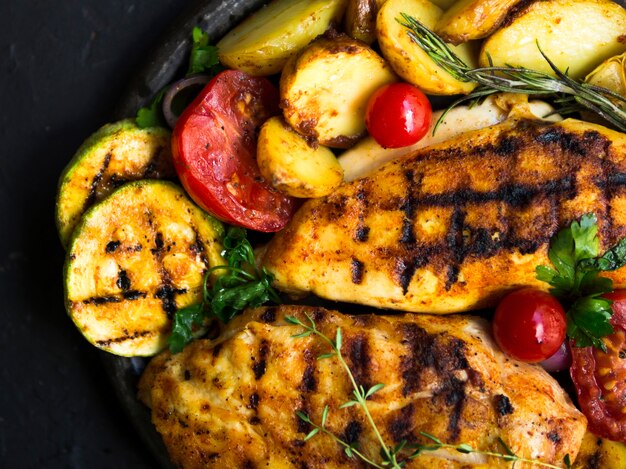 Grilled chicken breasts with vegetables