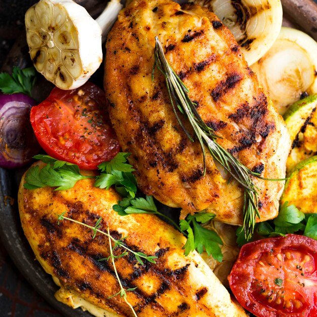 Grilled chicken breasts with vegetables