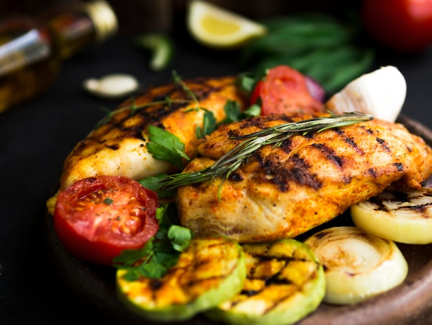 Grilled chicken breasts with vegetables