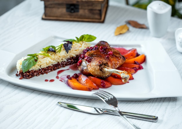 Grilled chicken leg served on apricot, with white and thai rice