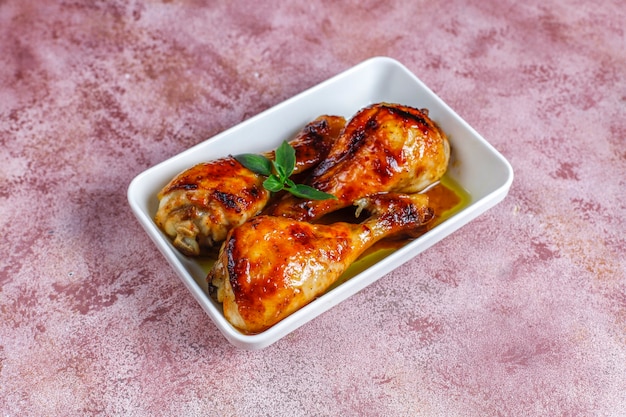 Free photo grilled chicken legs with spices.