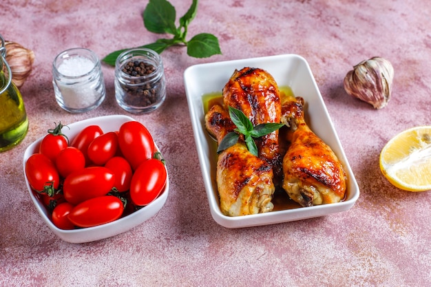 Free photo grilled chicken legs with spices.