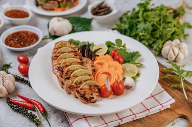 Grilled chicken pieces with tomatoes, carrots, fried peppers, red onion, cucumber,  and mint.