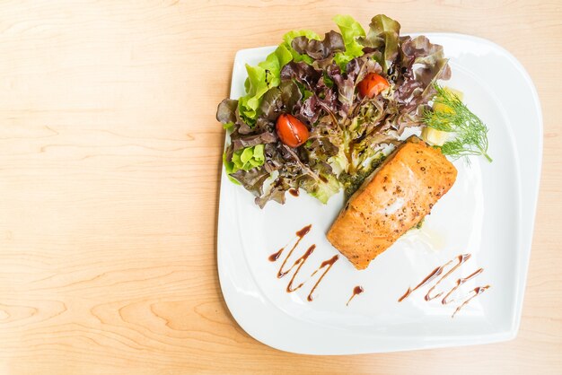 焼きレモンプレートの植物性食品