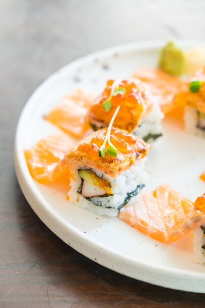 Grilled salmon sushi roll